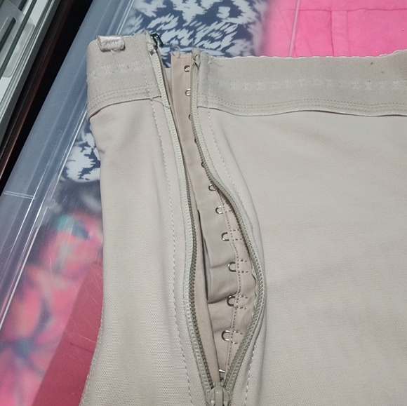 VEUC High-waisted Side zipper Compression Shapewear with Shirred Booty Detailing - Picture 6 of 15